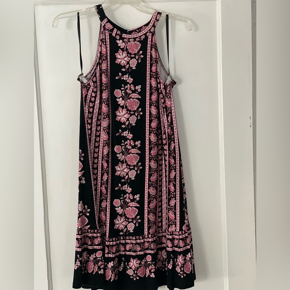 Stylish halter top dress from White House Black Market. - Picture 4 of 5